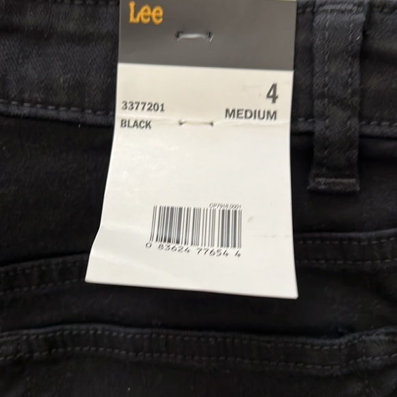 Lee Women's Relaxed Fit Capri - Picture 3 of 3